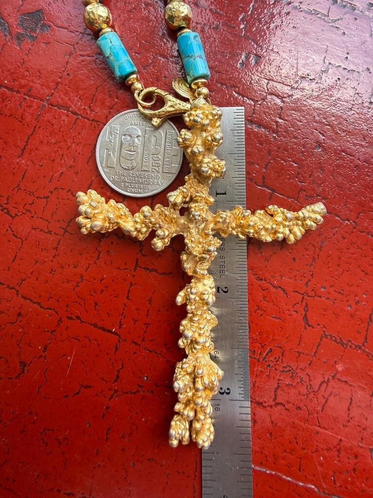 Vintage Escrusca of Italy Necklace. Gold Tone Cross Pendant.