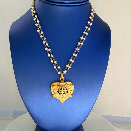 Vintage Style Heart. Gold tone Pendant. Freshwater Pearl Necklace