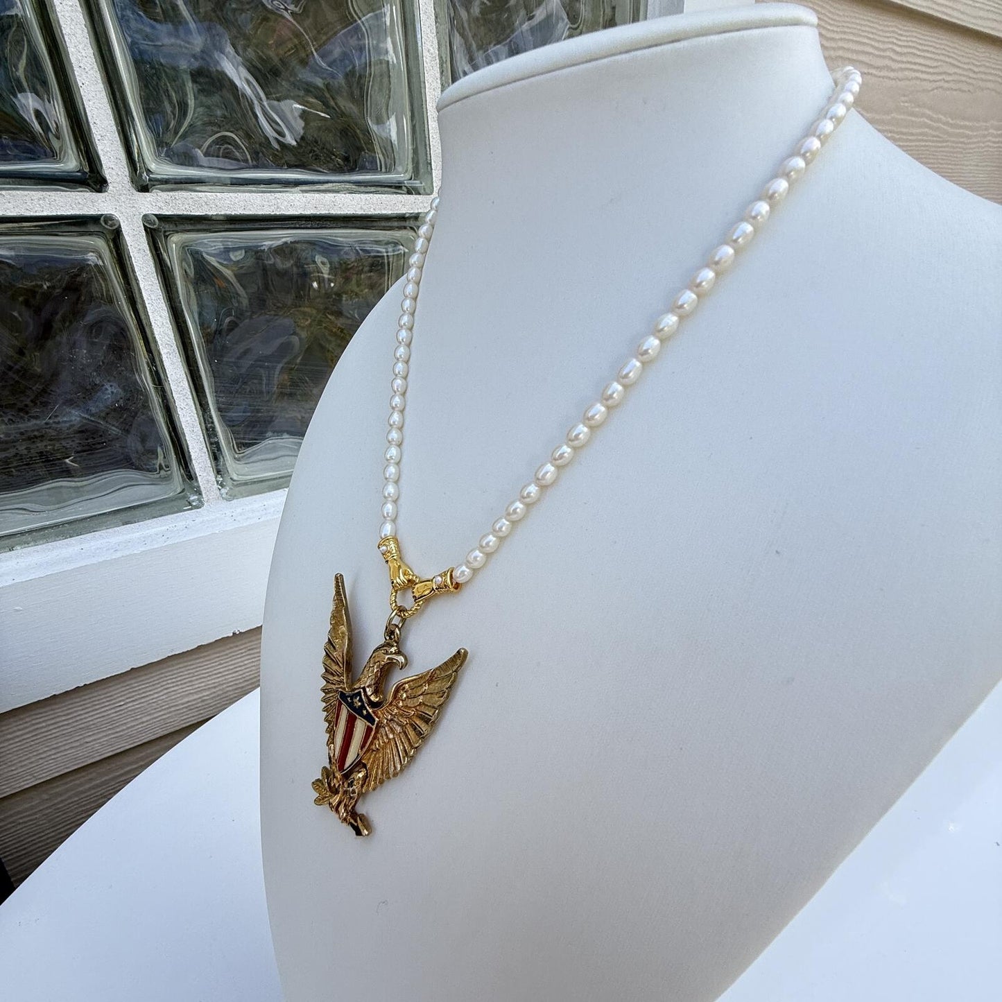 Vintage Patriotic American Eagle Pendant. Freshwater Pearl Necklace