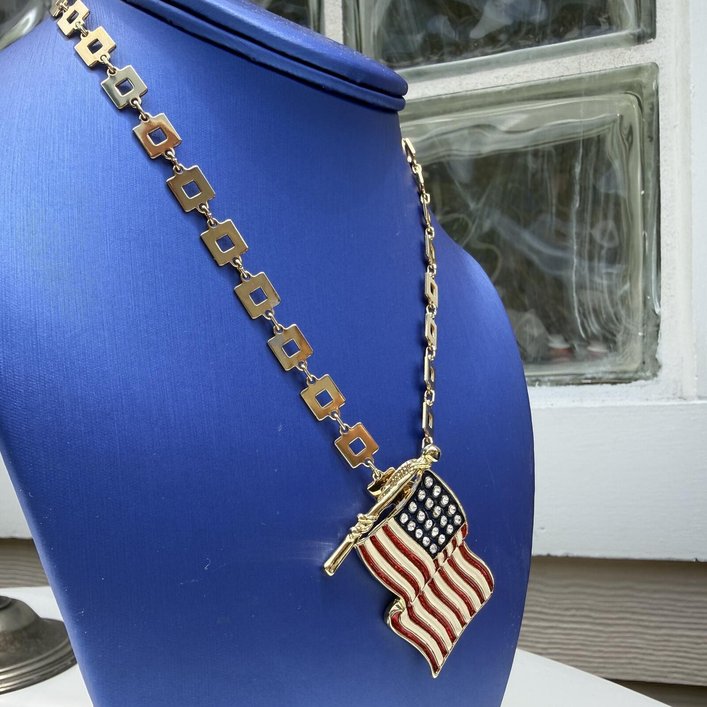 American Flag Necklace. Rhinestone Enamel Pendant, Gold Tone Vintage Chain.