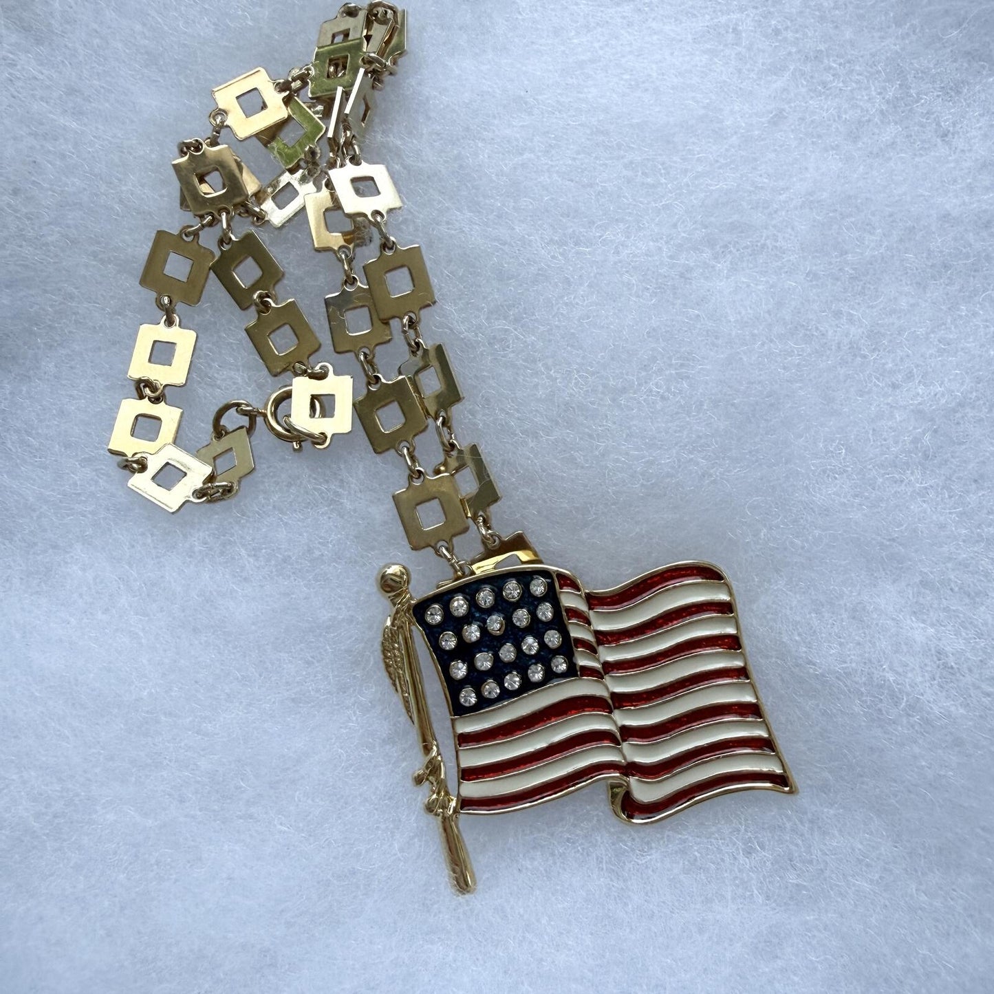 American Flag Necklace. Rhinestone Enamel Pendant, Gold Tone Vintage Chain.