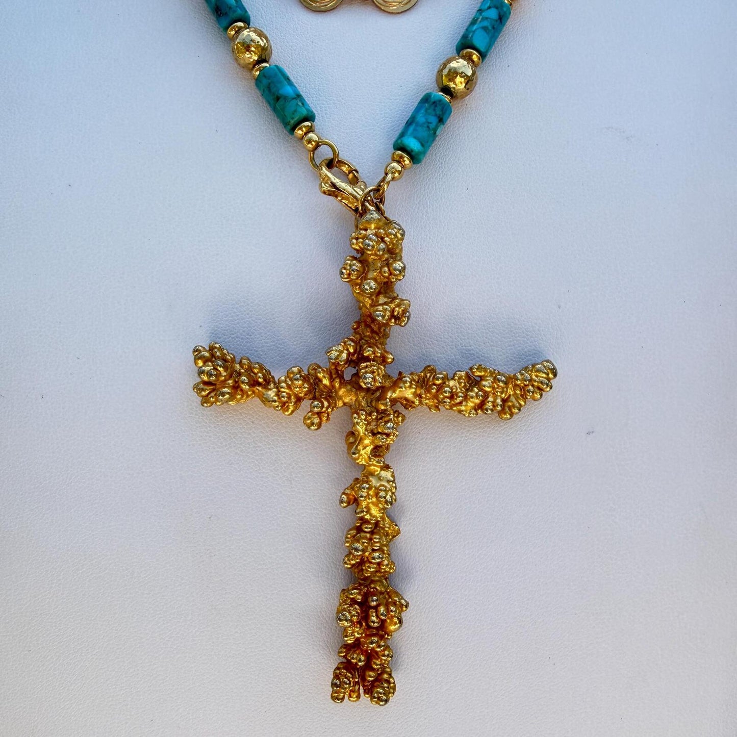 Vintage Escrusca of Italy Necklace. Gold Tone Cross Pendant.
