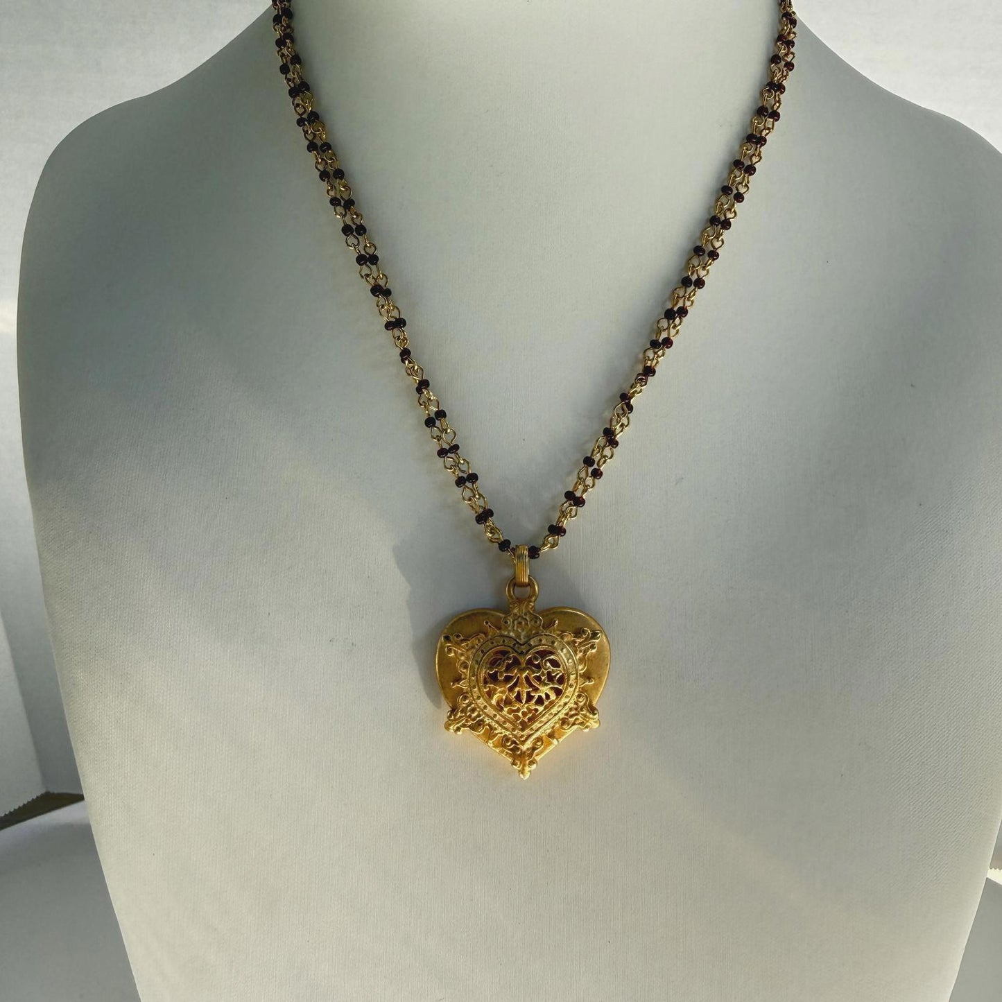 Vintage Style Heart. Gold tone Pendant. Garnet Necklace
