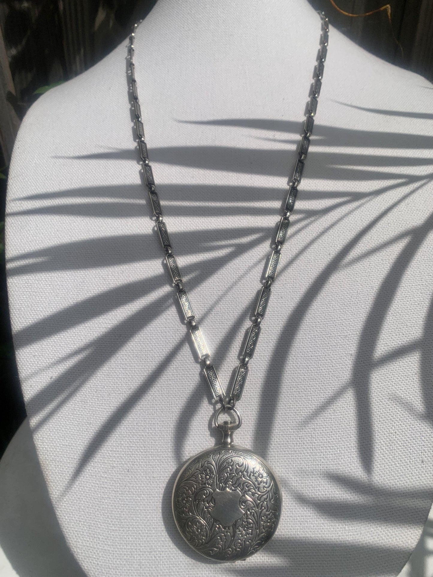 Vintage Locket Silver. Pididdly Links. 30" chain.