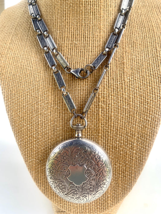 Vintage Locket Silver. Pididdly Links. 30" chain.